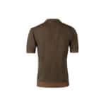 Polo en maille oversize homme en photographie Ghost, studio professionnel